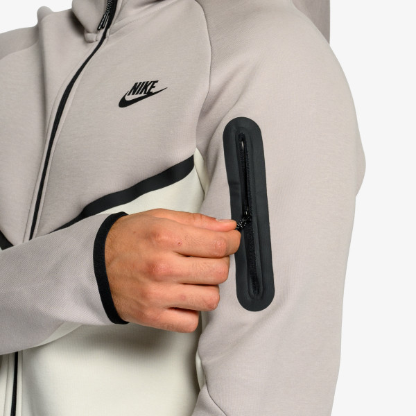 Nike Tech 