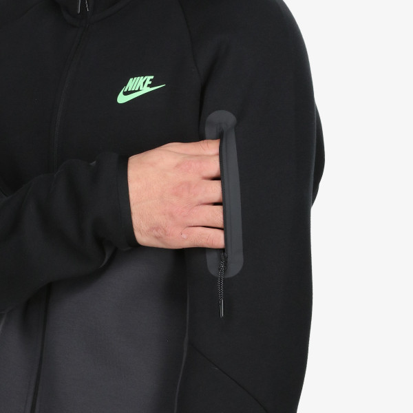 Nike Tech 