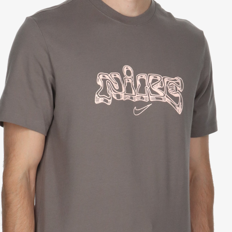 Nike T-shirt 